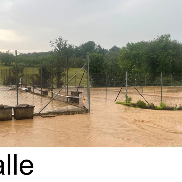 Hochwasserschutz und Wiederaufbau der Tennisplätze - Halle