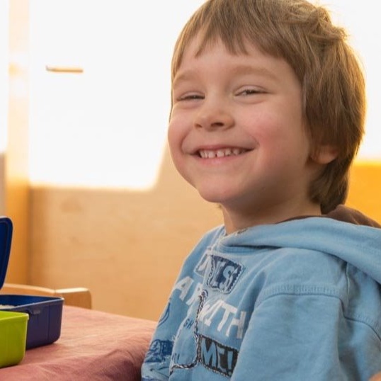 Warmes Mittagessen für bedürftige Kinder