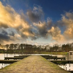 Wir bauen ein Boot mit Rollstuhl-Plattform