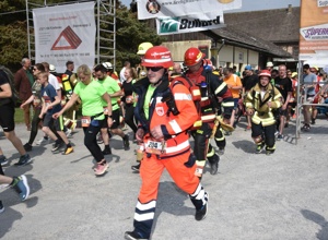 3, 2, 1 … Go! Start- und Zielbogen Höxteraner Feuerwehrlauf