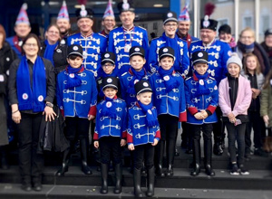 Neue Jugend-Husaren Uniformen