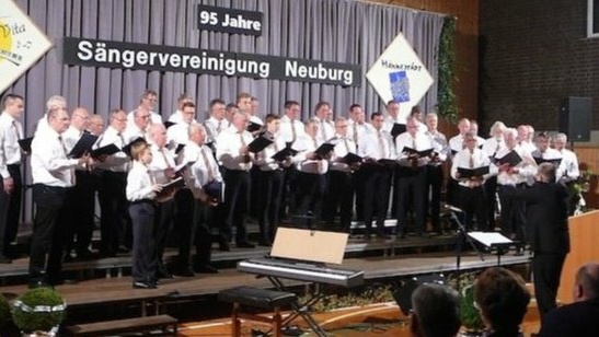 Neues E-Piano für die Sängervereinigung Neuburg