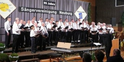 Neues E-Piano für die Sängervereinigung Neuburg