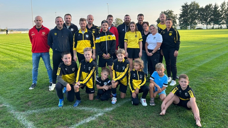 FC Alkofen neues Vereinsoutfit