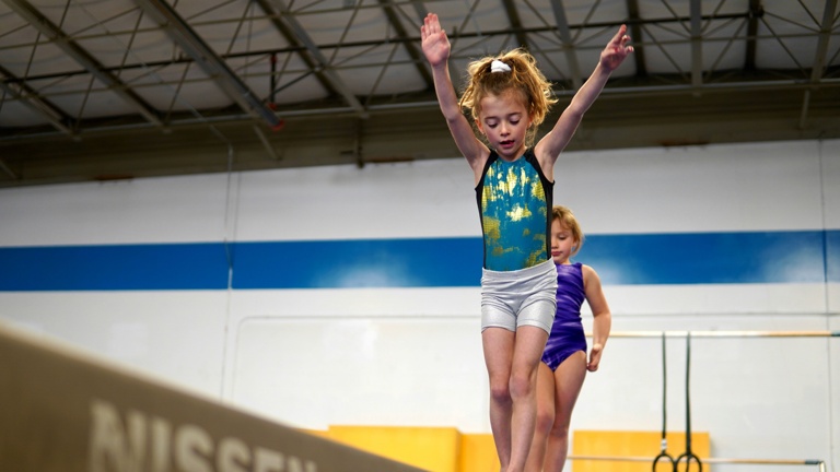 Balance braucht Balken - Hilf uns bei Turnen!