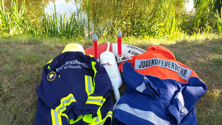 Ein Faltpavillon mit Aufdruck Kinder- und Jugendfeuerwehr Krössuln.