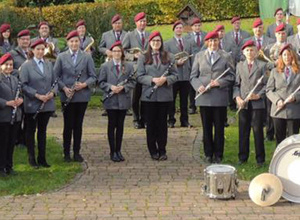 Neue Uniformhemden für den Musikverein Albaum