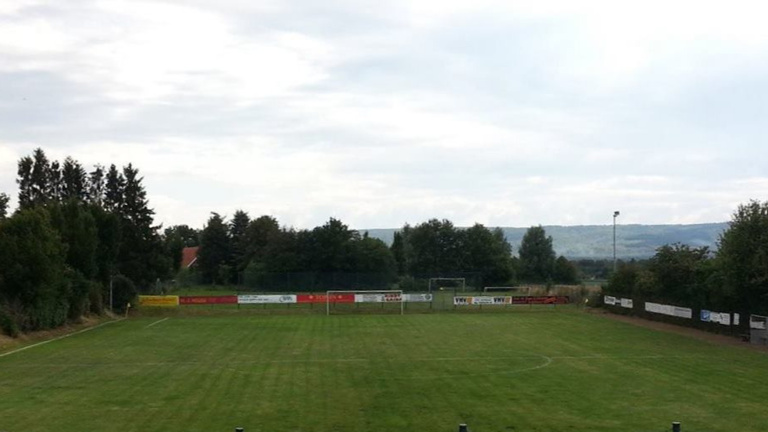 Neuer Rasenmäher für den SV Degersen