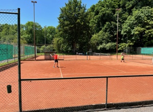 Bau eines Multifunktionscourts auf der Vereinsanlage des TTC Gütersloh