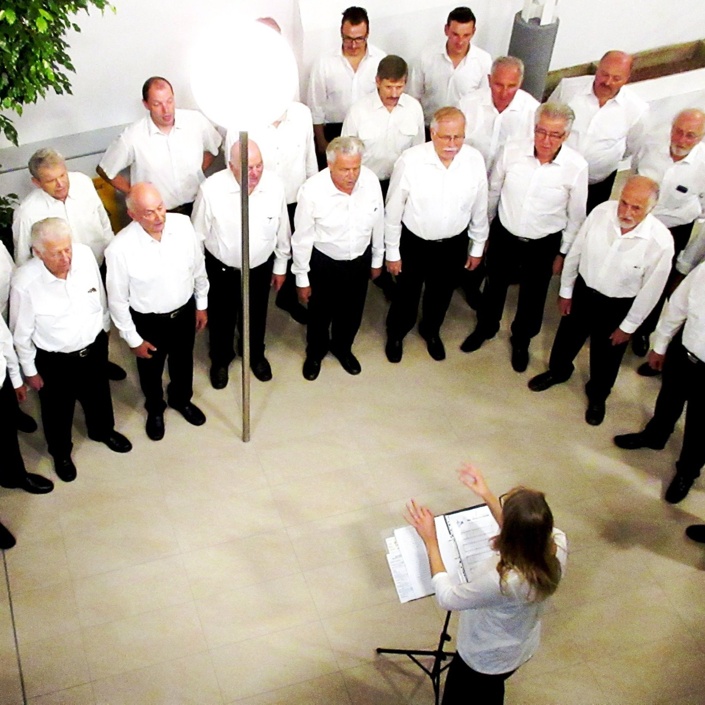 Neues Outfit für die Chorsänger