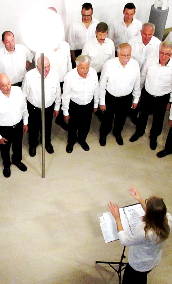 Neues Outfit für die Chorsänger