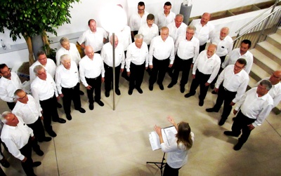 Neues Outfit für die Chorsänger