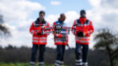 Allwettertaugliche Drohne mit Wärmebildkamera für DRK-Drohnengruppe