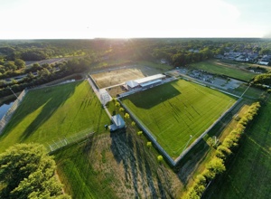 Flutlichtanlage für den neuen Löwen-Käfig des FC Rastede