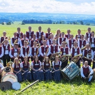 Neue Trachtenblusen und -hemden