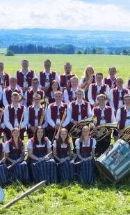 Neue Trachtenblusen und -hemden