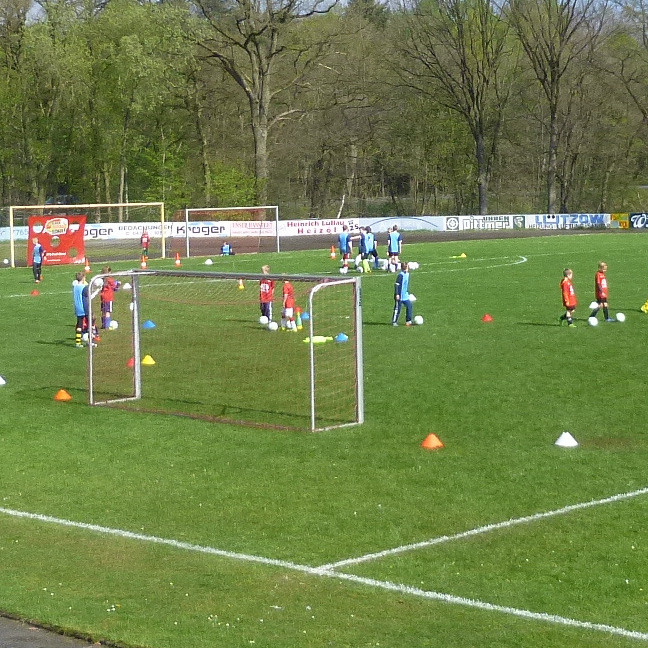 Neuer Rasentraktor für das Sportgelände