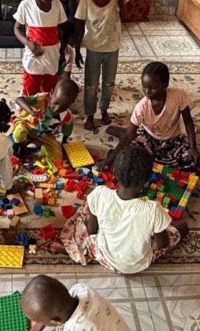 Sandspielplatz für Kinderoase in Gambia