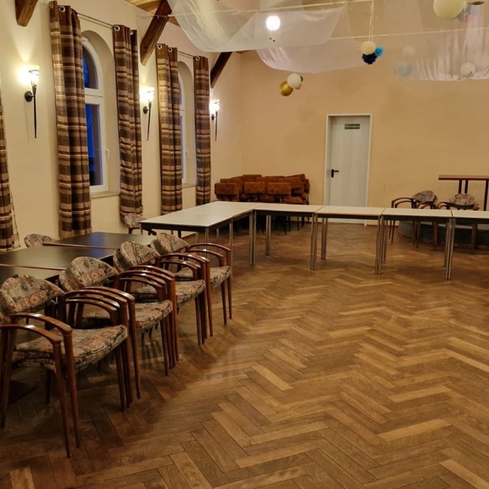 Erneuerung der Bestuhlung unseres Dorfgemeinschaftshaus in Janisroda