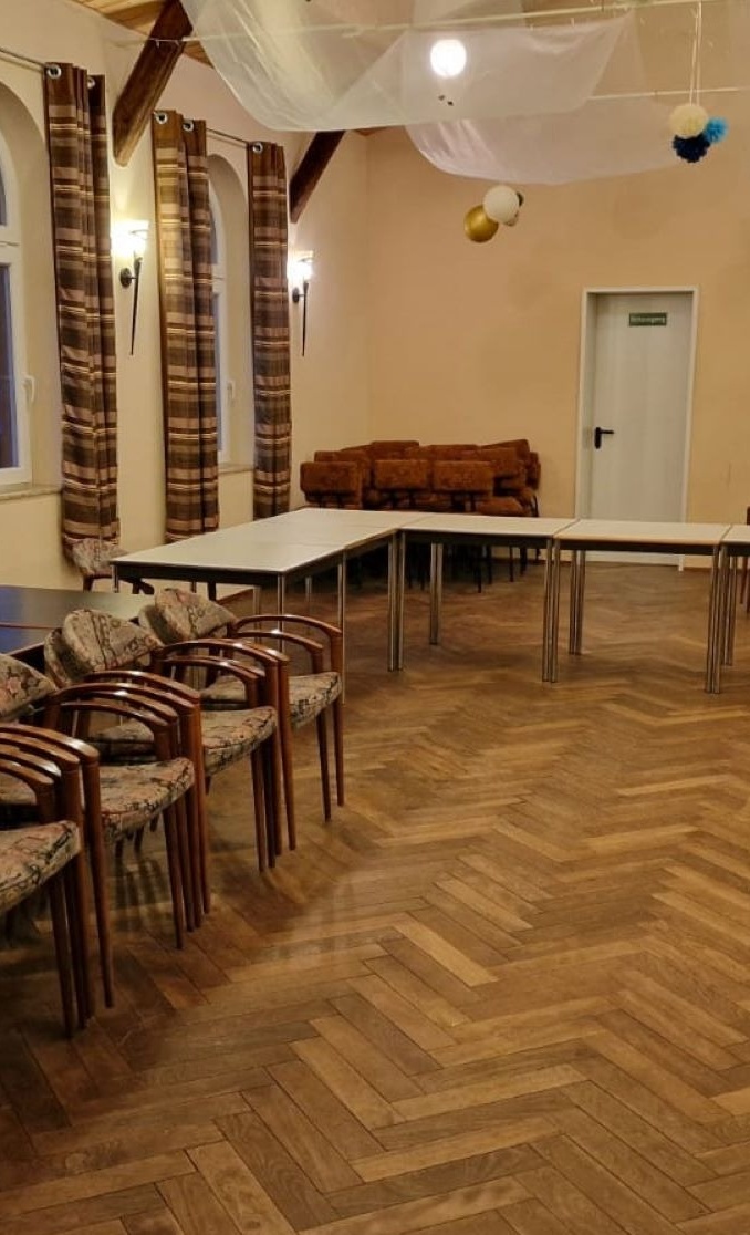 Erneuerung der Bestuhlung unseres Dorfgemeinschaftshaus in Janisroda