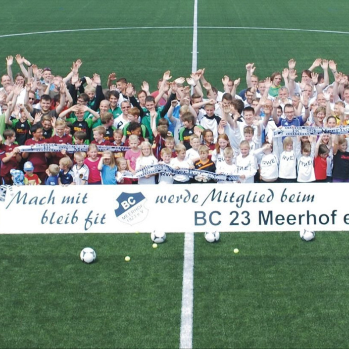 Umbau alter Tennisplatz zu einem Kleinspielfeld