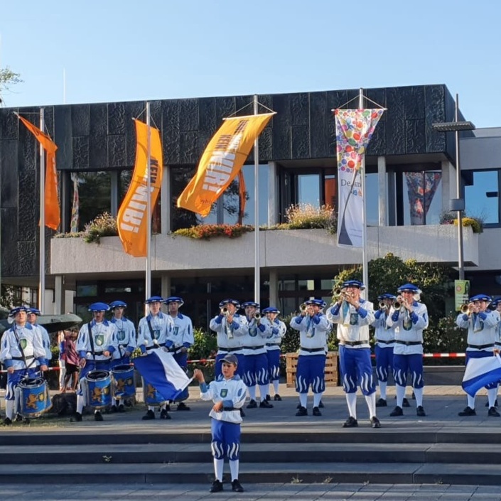 Neue Sommerblusen für den Fanfarenzug Löwen aus Baienfurt