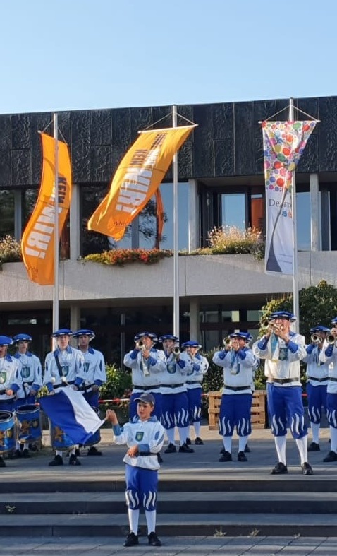 Neue Sommerblusen für den Fanfarenzug Löwen aus Baienfurt