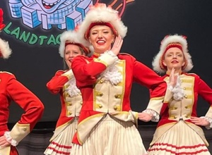 Neue Tanzuniformen für die Funkenmariechen Valbert