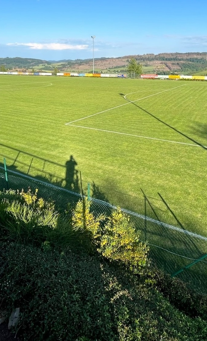 Rasenroboter für den FC 1976 Eschenburg Roth e.V.