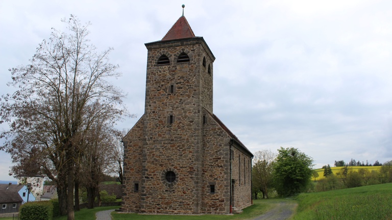 Barrierefreier Zugang zur evangelischen Kirche in Kirchendemenreuth