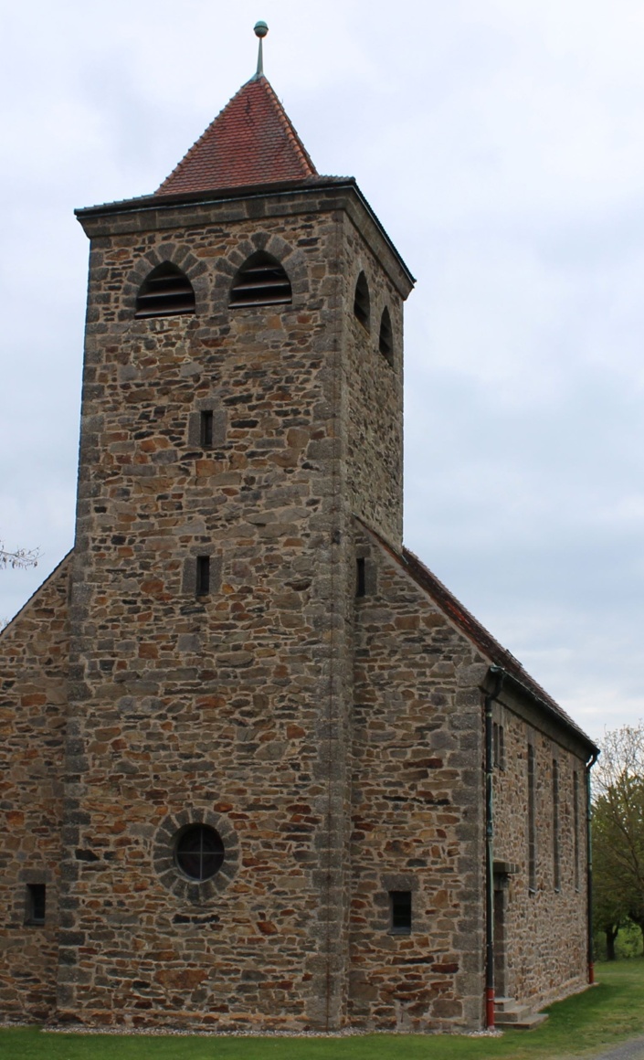 Barrierefreier Zugang zur evangelischen Kirche in Kirchendemenreuth