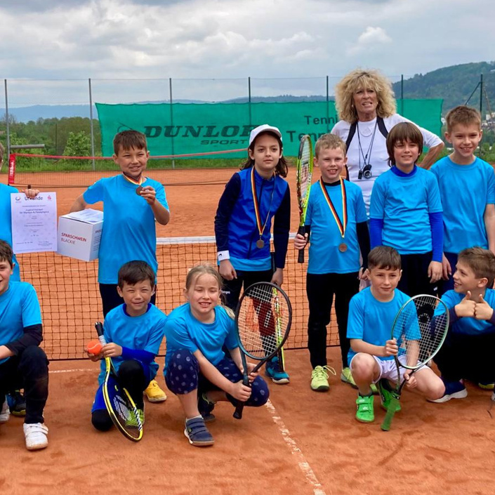 Neues Equipment für unseren Tennisnachwuchs