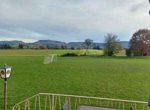 Mähroboter und Rasentraktor für die Sportanlage am Baronenwald