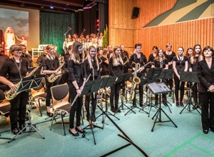 Neue Dirndl für die Mädels im Musikverein Hundsangen