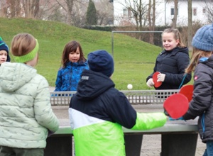 Gemeinsam aktiv: Eine Tischtennisplatte für mehr Bewegung