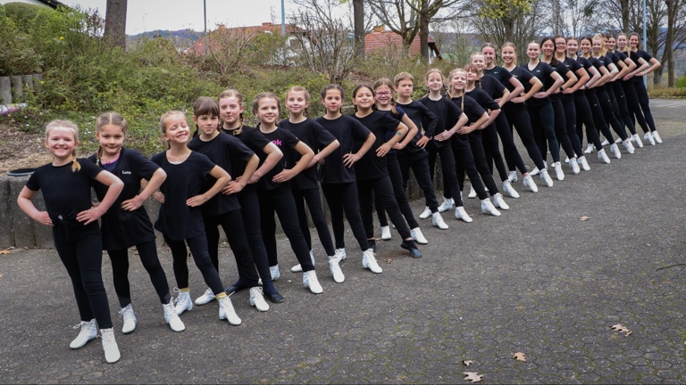 Neue Gardeuniformen für unsere Gardetänzerinnen-und Tänzer