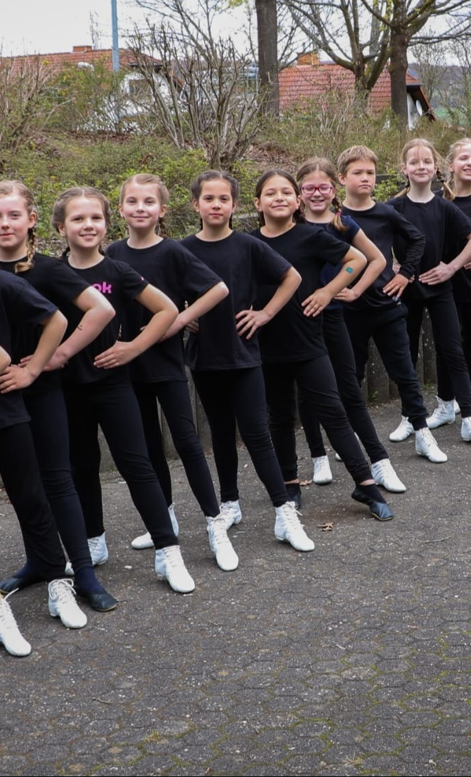 Neue Gardeuniformen für unsere Gardetänzerinnen-und Tänzer