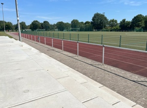 Bau eines Tribünendaches am Kunstrasenplatz