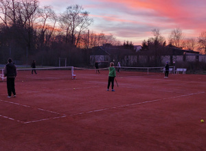 LED-Beleuchtung für Ganzjahres-Tennisplätze