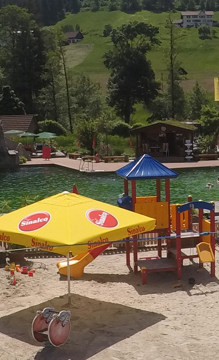 Erneuerung der Holzstege im Naturbad Mitteltal