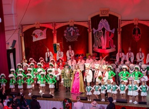 Neue Uniformen für die Tanzgarden des KV 1838 e.V Kaiserslautern