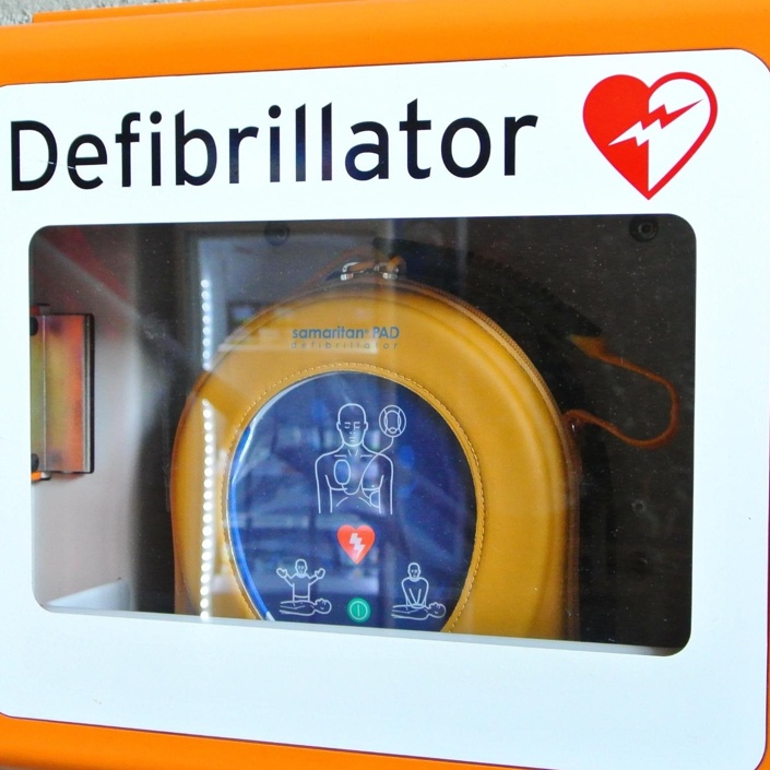 Anschaffung Defibrillator an der Außensportanlage TV Hösbach