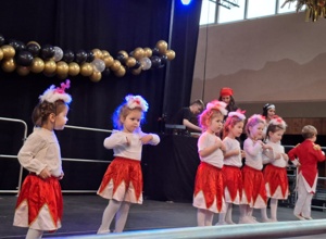 Alles in rot-weiss: Gardeuniformen für unsere Gardekinder