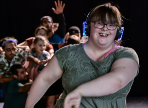 GiRRRRLs professionelles Theater mit Schauspielerinnen mit Down-Syndro