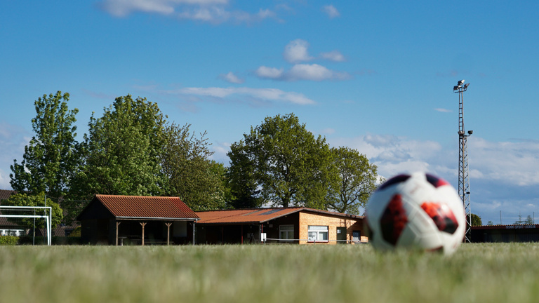 Trainerbänke für den TSV Lammertsfehn