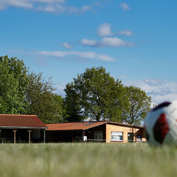 Trainerbänke für den TSV Lammertsfehn