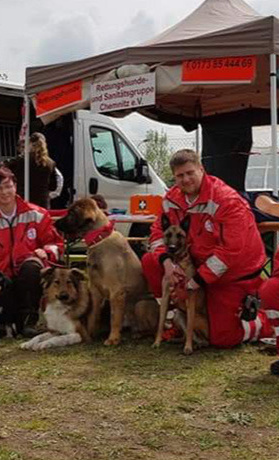 Defibrilatoren für Rettungshundegruppe