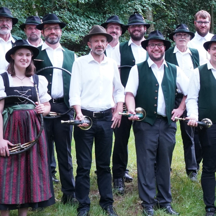 Neue Uniformen für BJV-Jagdhornbläsergruppe der Kreisgruppe Karlstadt