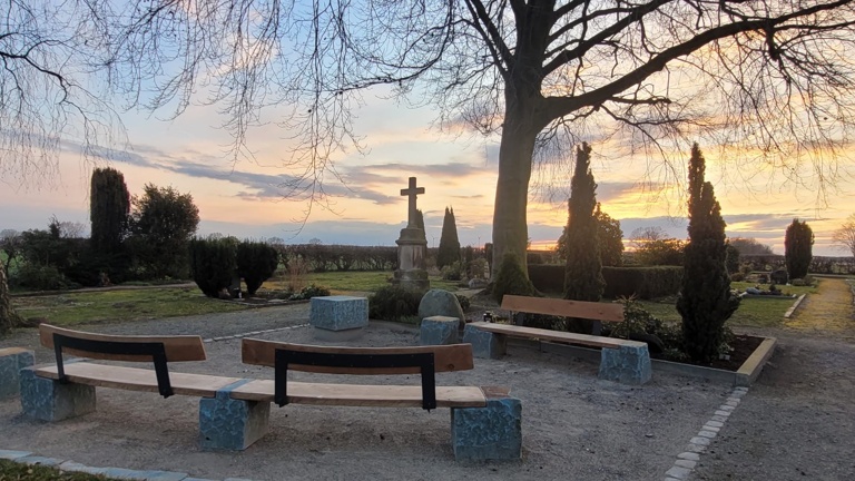 Friedhof Hattrop - Ort der Trauer und Begegnung