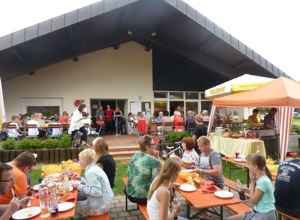 Umbau eines stillgelegten Tennisplatzes in einen Beach-Tennisplatz